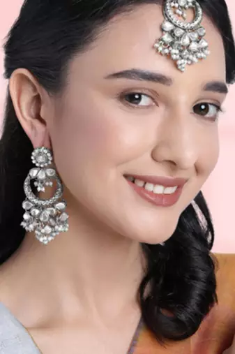 silver-plated crystal-studded & beaded jewellery set with maangtikka