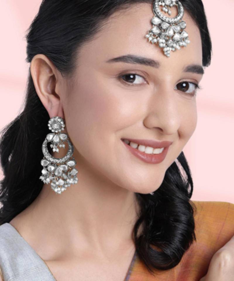 silver-plated crystal-studded & beaded jewellery set with maangtikka