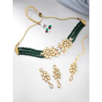 green & gold-toned kundan studded jewellery set 1