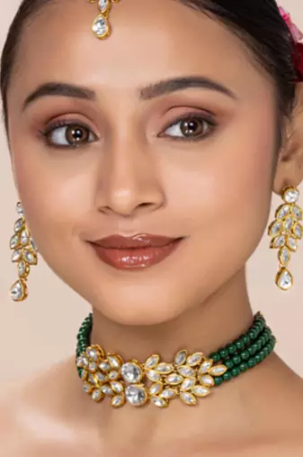 green & gold-toned kundan studded jewellery set