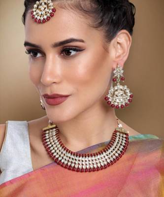 gold-plated kundan-studded jewellery set 2