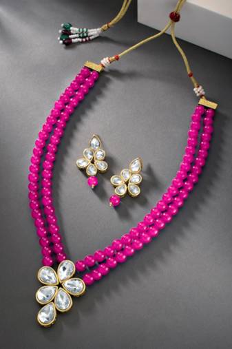 gold-plated kundan-studded & beaded layered jewellery set