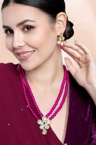 gold-plated kundan-studded & beaded layered jewellery set
