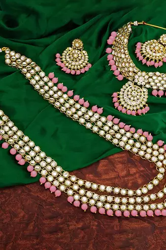 gold-plated kundan-studded & beaded jewellery set