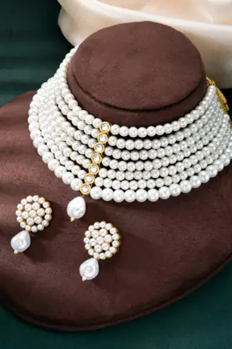 gold-plated stone studded & beaded jewellery set