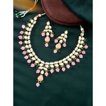 gold-plated kundan-studded jewellery set 1