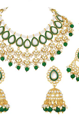 gold-plated kundan studded choker jewellery set with maang tikka