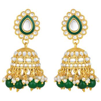 gold-plated kundan studded choker jewellery set with maang tikka 3