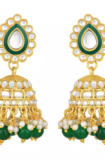 gold-plated kundan studded choker jewellery set with maang tikka