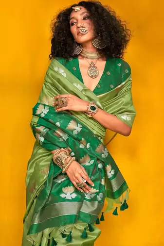green woven design zari silk blend jamdani saree