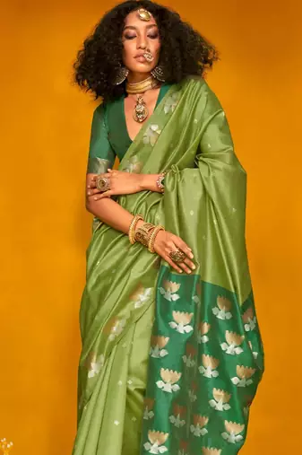 green woven design zari silk blend jamdani saree