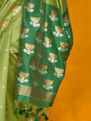 green woven design zari silk blend jamdani saree 5