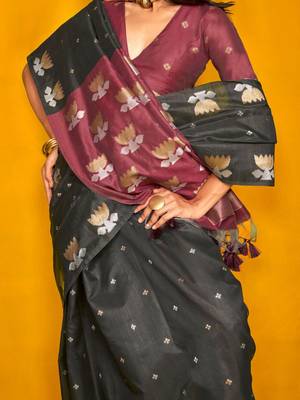 black woven design zari silk blend jamdani saree 4