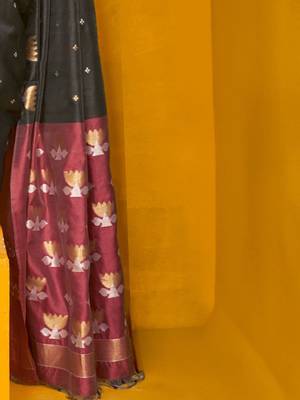 black woven design zari silk blend jamdani saree 5