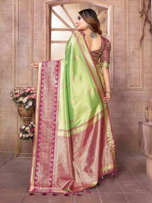 green woven design zari silk blend designer banarasi saree 2