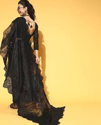 black ethnic motifs saree with embroidered border 3