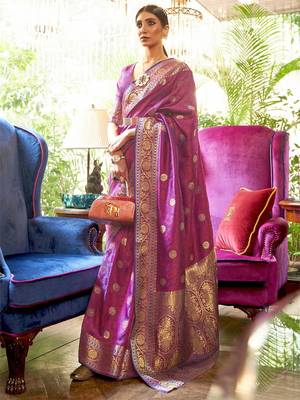 magenta magenta & gold-toned floral zari silk blend banarasi saree 1