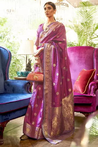 magenta magenta & gold-toned floral zari silk blend banarasi saree