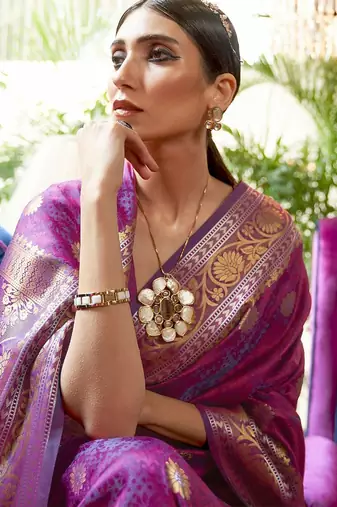 magenta magenta & gold-toned floral zari silk blend banarasi saree