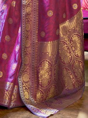 magenta magenta & gold-toned floral zari silk blend banarasi saree 3