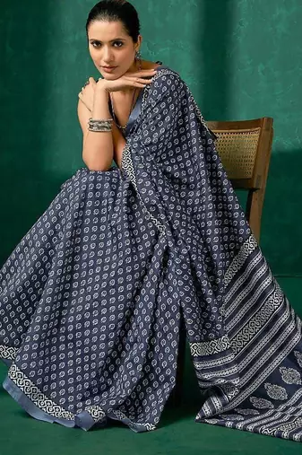 grey grey & white ethnic motifs printed bagh saree