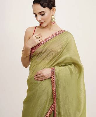 peach floral printed saree 4