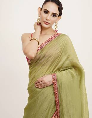 peach floral printed saree 5