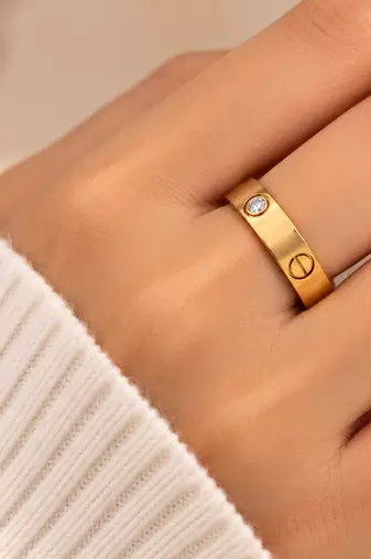 Stainless steel, anti-tarnish, hypoallergenic, screw motif design, diameter gold