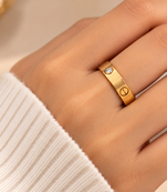 Stainless steel, anti-tarnish, hypoallergenic, screw motif design, diameter gold