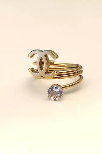 Anti-tarnish, hypoallergenic, spiral wrap design, nickel & lead free.