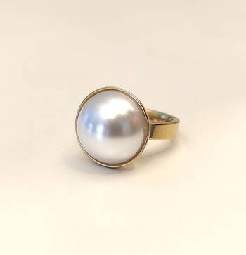 Stainless steel, anti-tarnish, hypoallergenic, gloss finish, fits most finger sizes 4