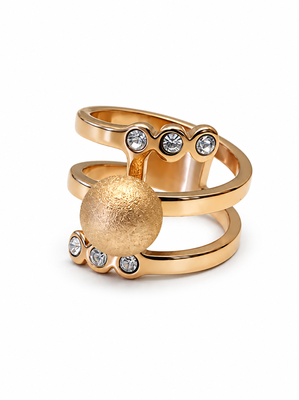 Stainless steel, anti-tarnish, hypoallergenic, textured ball centre. 4