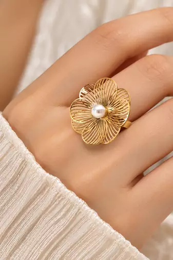 Anti-tarnish, hypoallergenic, filigree flower design band adjustable finger ring