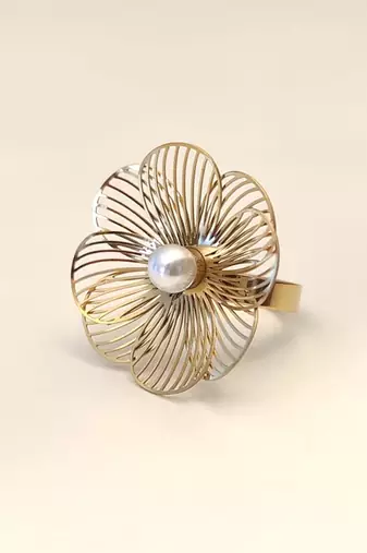 Anti-tarnish, hypoallergenic, filigree flower design band adjustable finger ring