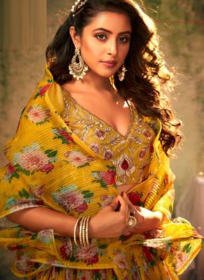 Yellow Embroidered Sequins & Print Organza Semi Stitched Lehenga Set 2