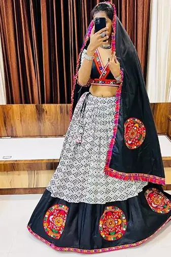 Off White Gamthi Print & Mirror Work Blended Cotton Semi Stitched Lehenga Set