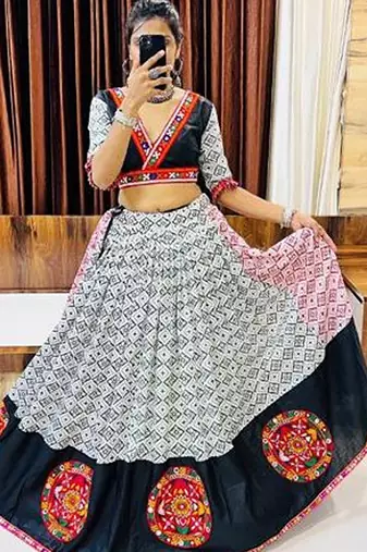 Off White Gamthi Print & Mirror Work Blended Cotton Semi Stitched Lehenga Set