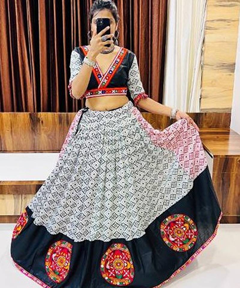 Off White Gamthi Print & Mirror Work Blended Cotton Semi Stitched Lehenga Set