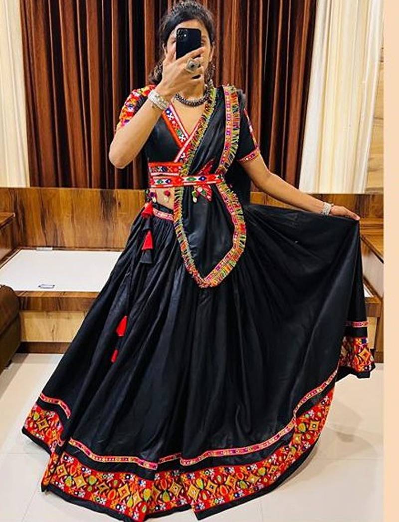 Black Gamthi Print & Mirror Work Blended Cotton Semi Stitched Lehenga Set