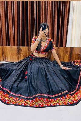 Black Gamthi Print & Mirror Work Blended Cotton Semi Stitched Lehenga Set 4