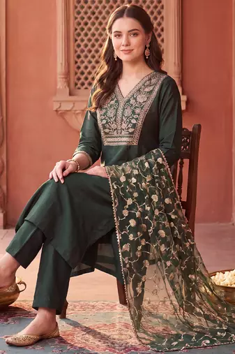 Green embroidered straight kurta trousers with dupatta set