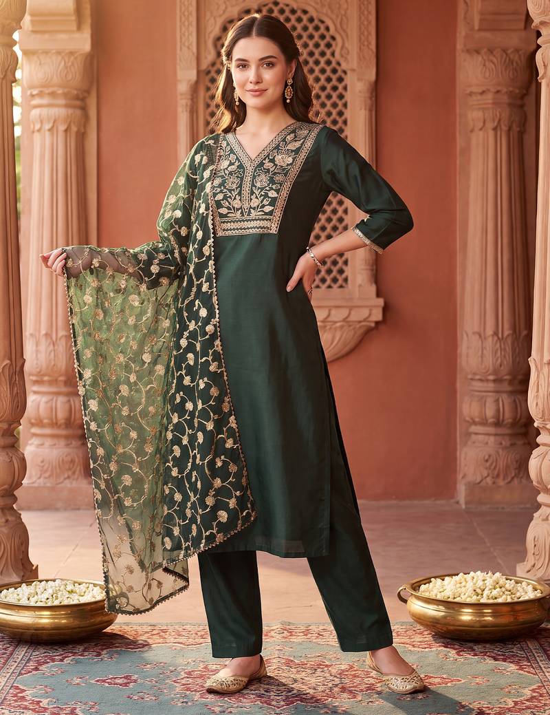 Green embroidered straight kurta trousers with dupatta set