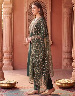 Green embroidered straight kurta trousers with dupatta set 4