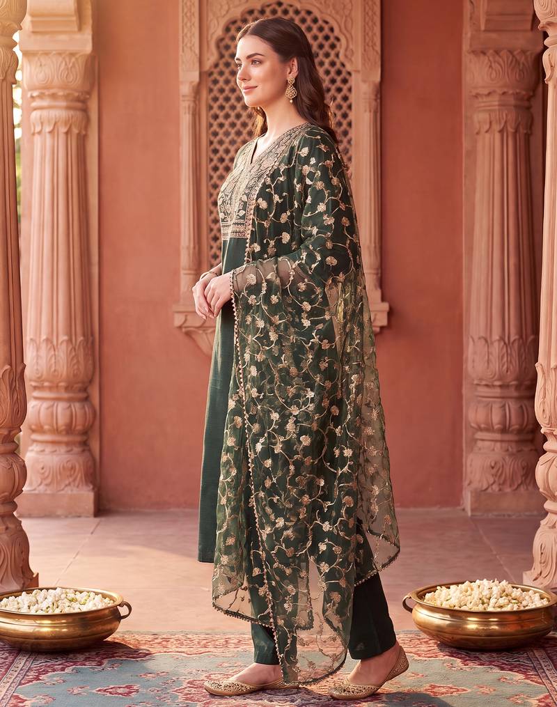 Green embroidered straight kurta trousers with dupatta set