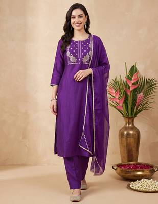 Purple embroidered straight kurta trousers with dupatta set 3