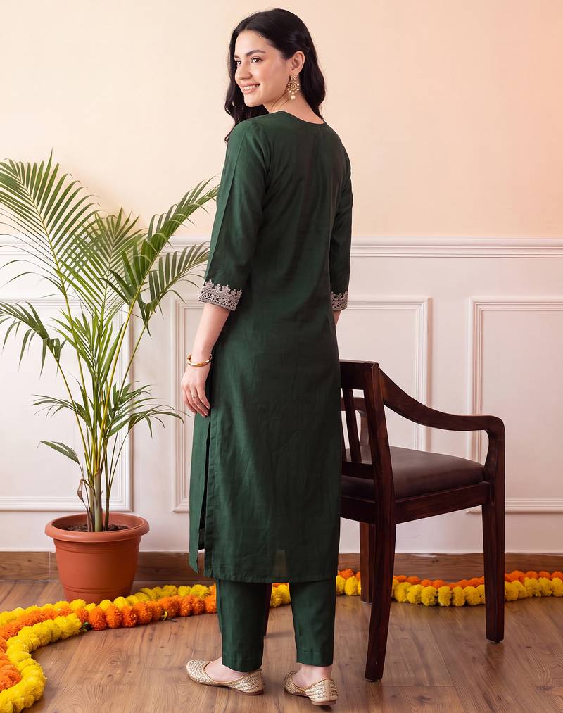 Green embroidered straight kurta trousers with dupatta set