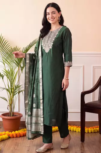 Green embroidered straight kurta trousers with dupatta set