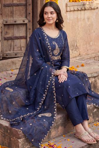 Blue embroidered straight kurta trousers with dupatta set