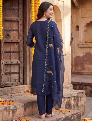 Blue embroidered straight kurta trousers with dupatta set 3