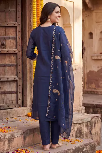 Blue embroidered straight kurta trousers with dupatta set